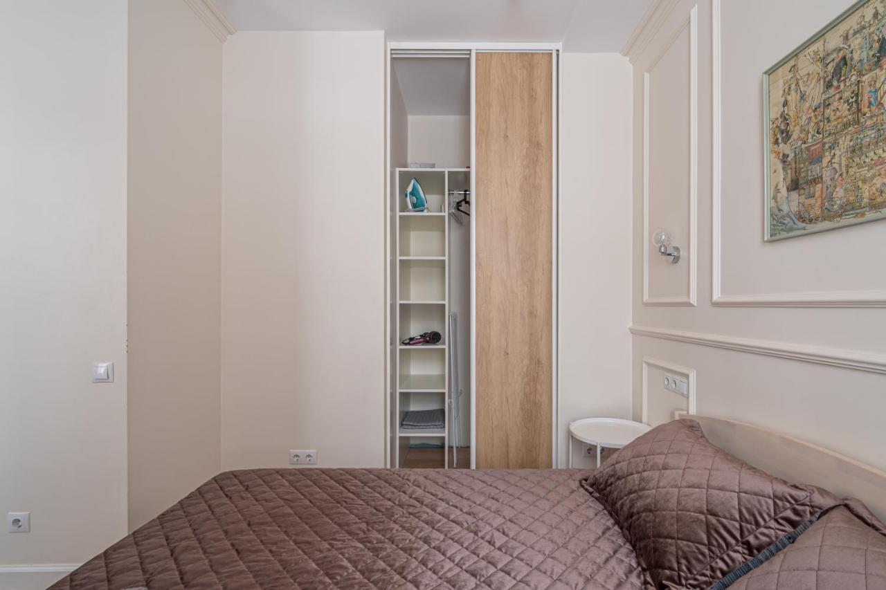 Stylish Studio Close To City Center, Cafes & Parks & Local Dining Riga Bagian luar foto