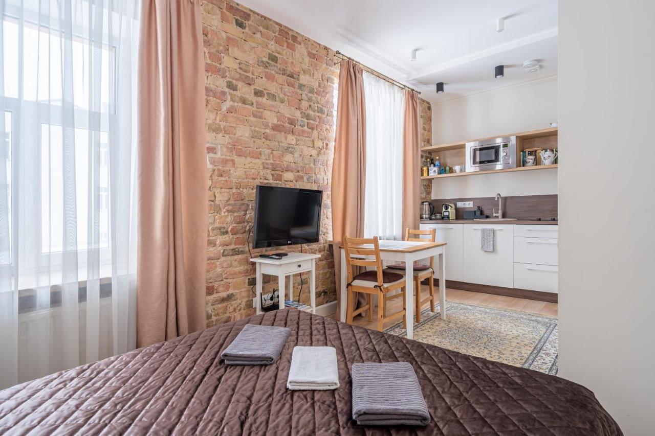 Stylish Studio Close To City Center, Cafes & Parks & Local Dining Riga Bagian luar foto