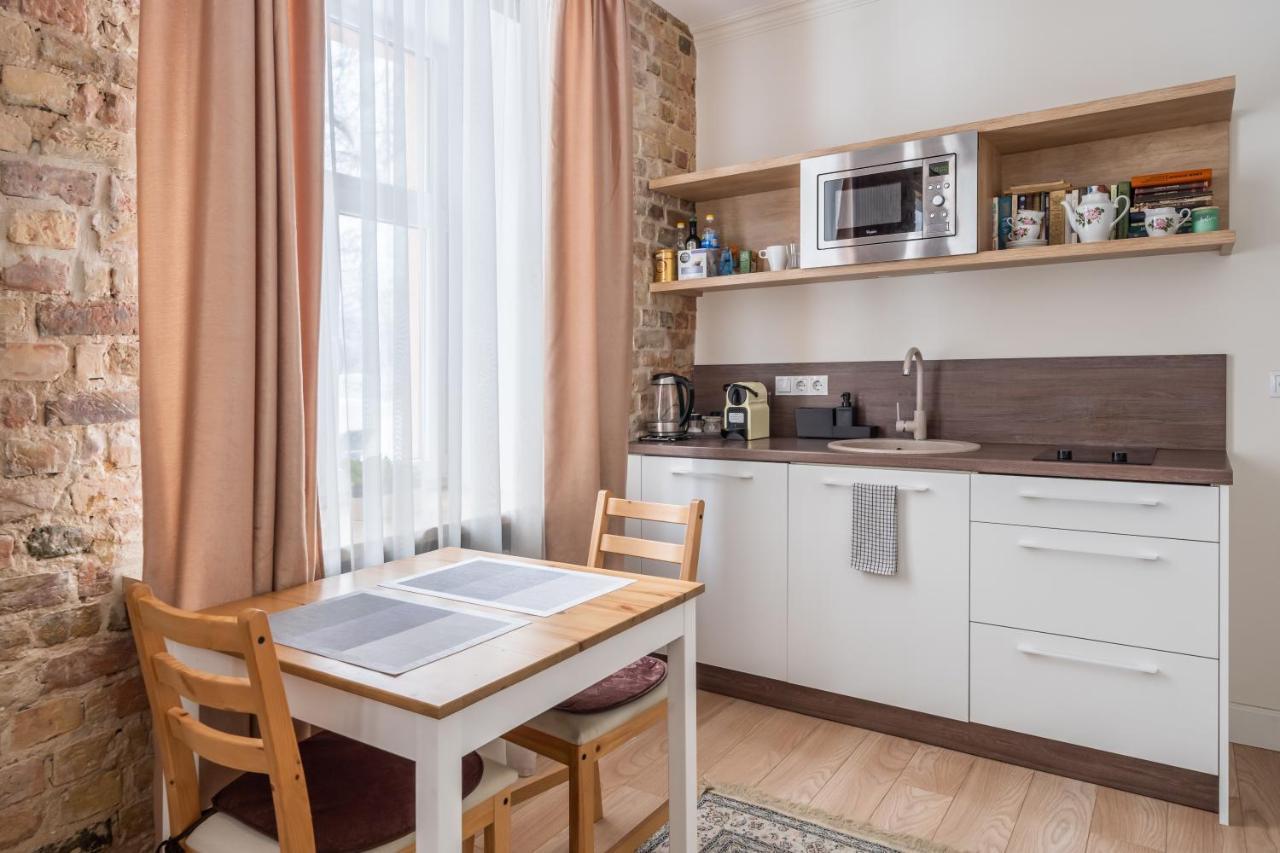 Stylish Studio Close To City Center, Cafes & Parks & Local Dining Riga Bagian luar foto