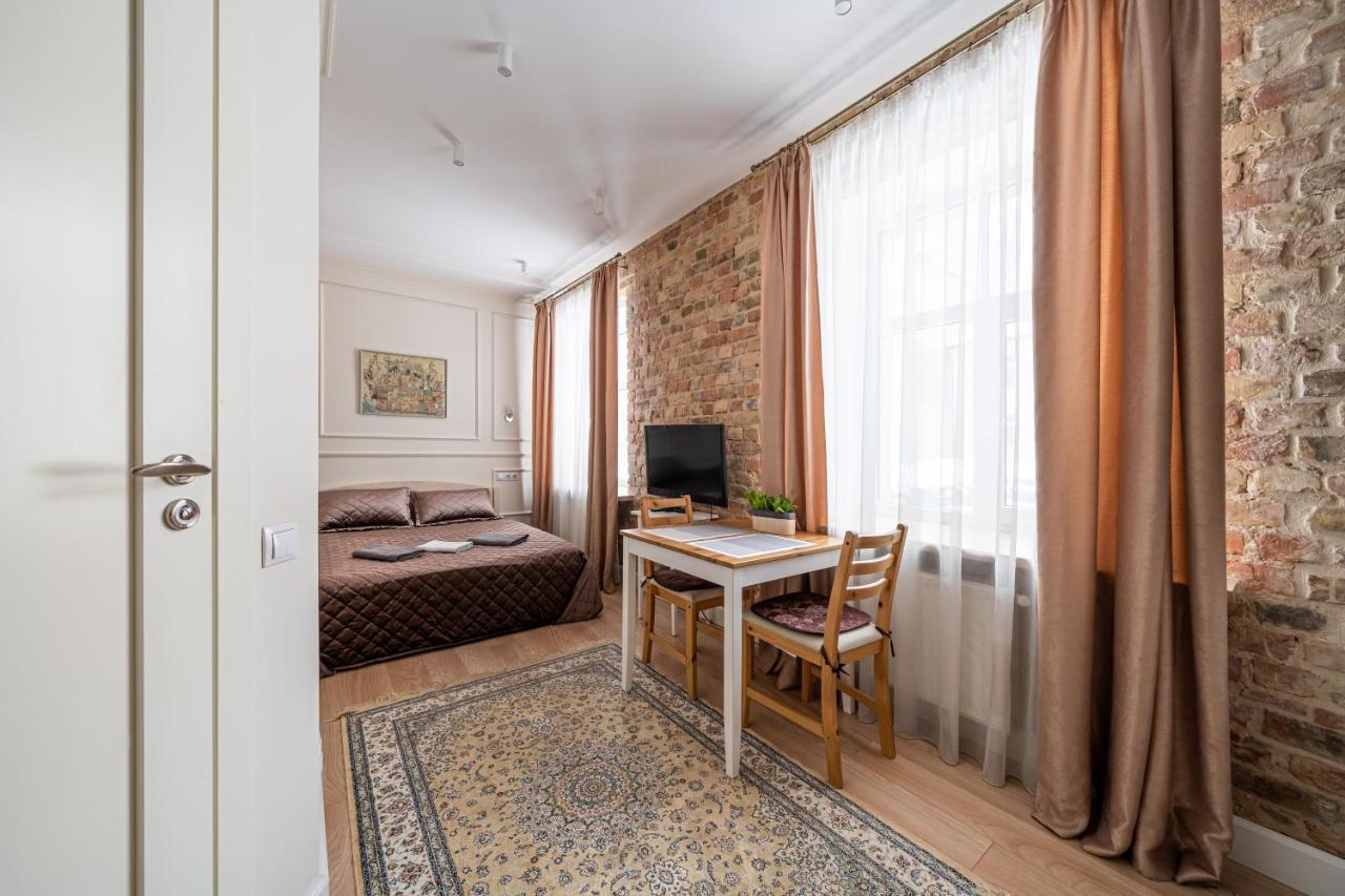 Stylish Studio Close To City Center, Cafes & Parks & Local Dining Riga Bagian luar foto