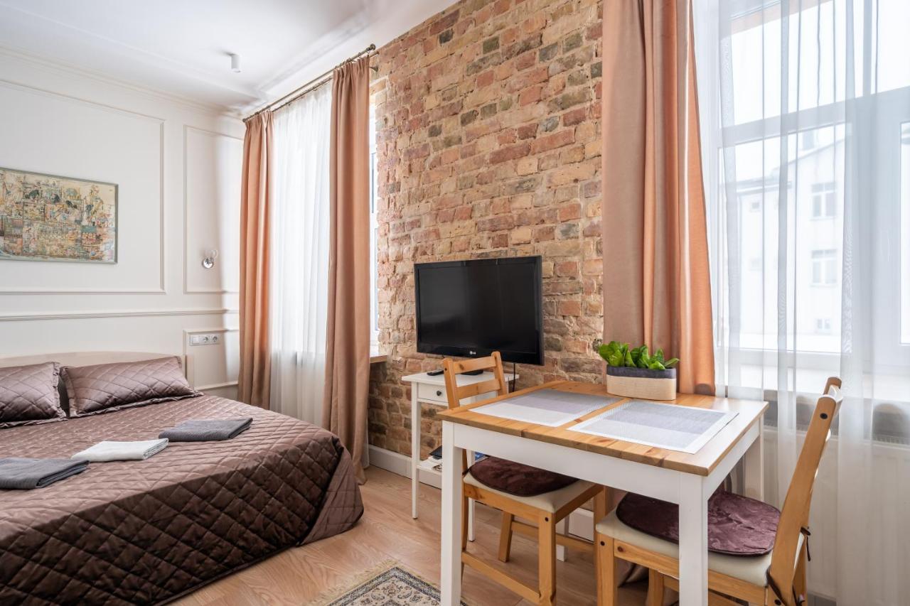 Stylish Studio Close To City Center, Cafes & Parks & Local Dining Riga Bagian luar foto