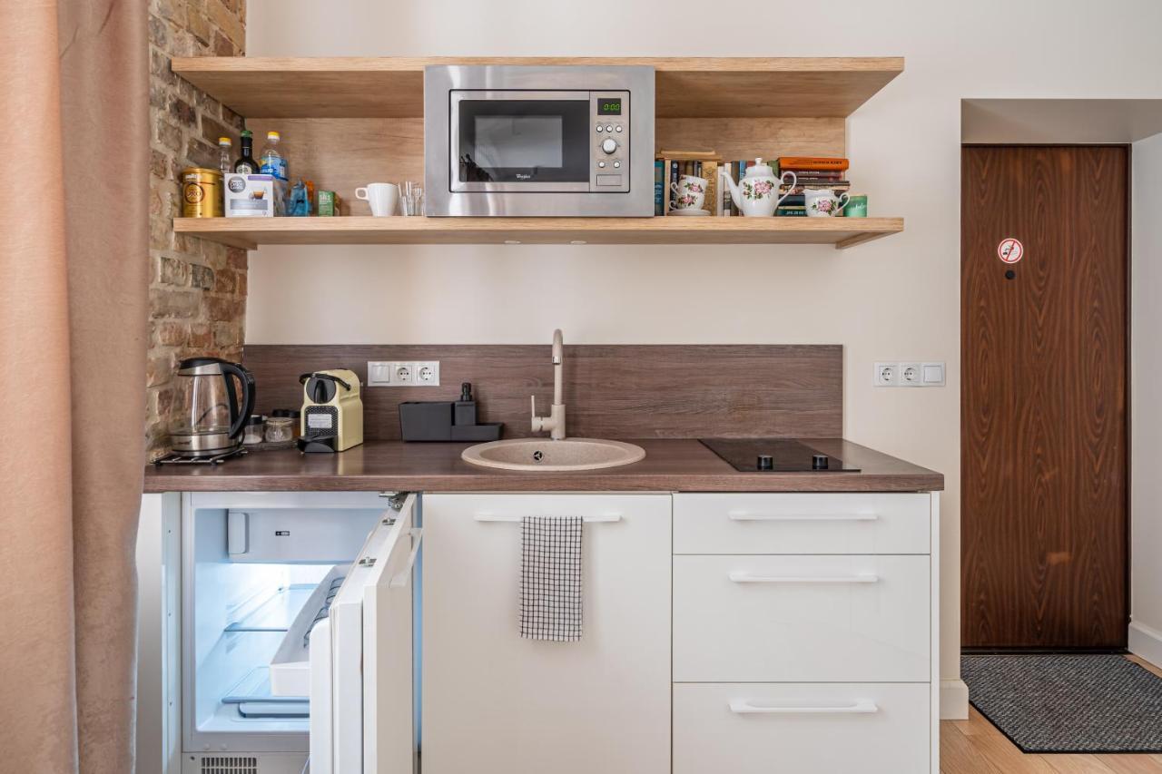 Stylish Studio Close To City Center, Cafes & Parks & Local Dining Riga Bagian luar foto