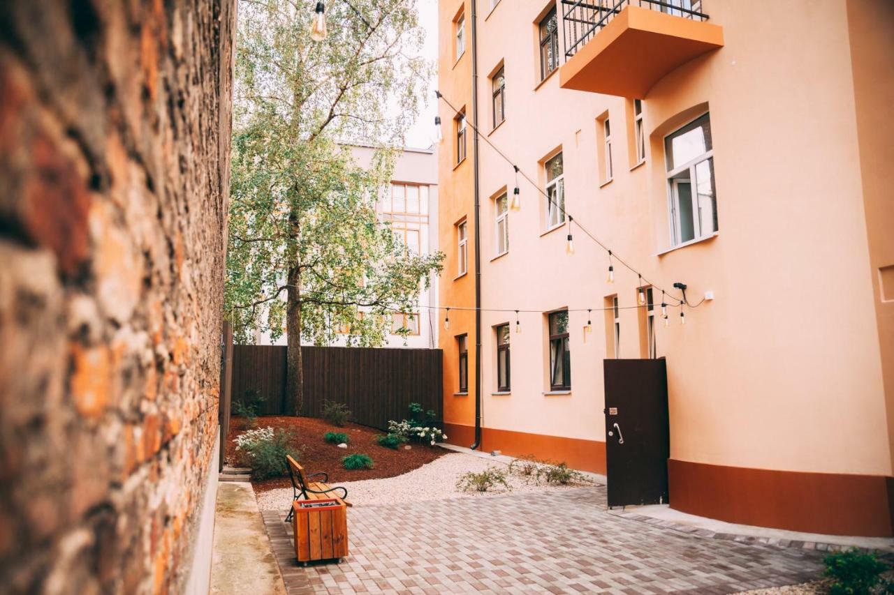 Stylish Studio Close To City Center, Cafes & Parks & Local Dining Riga Bagian luar foto