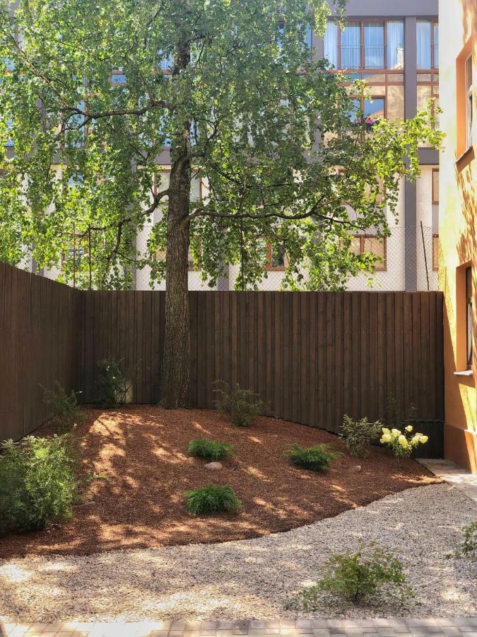 Stylish Studio Close To City Center, Cafes & Parks & Local Dining Riga Bagian luar foto